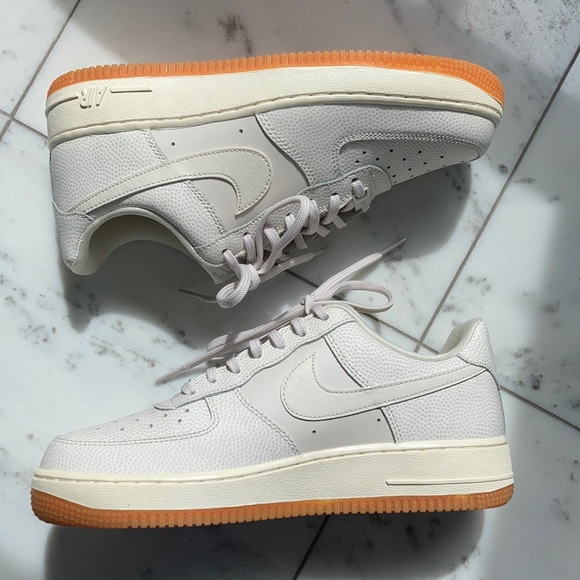 Nike Air Force 1 ‘07 Seasonal Sneakers - Picture 2 of 16